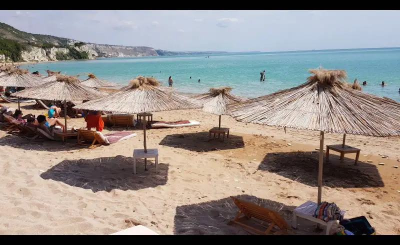 Photo de Bendida beach avec sable lumineux de surface