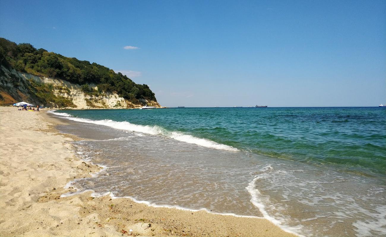 Photo de Plyazh Rakitnika avec sable blanc de surface