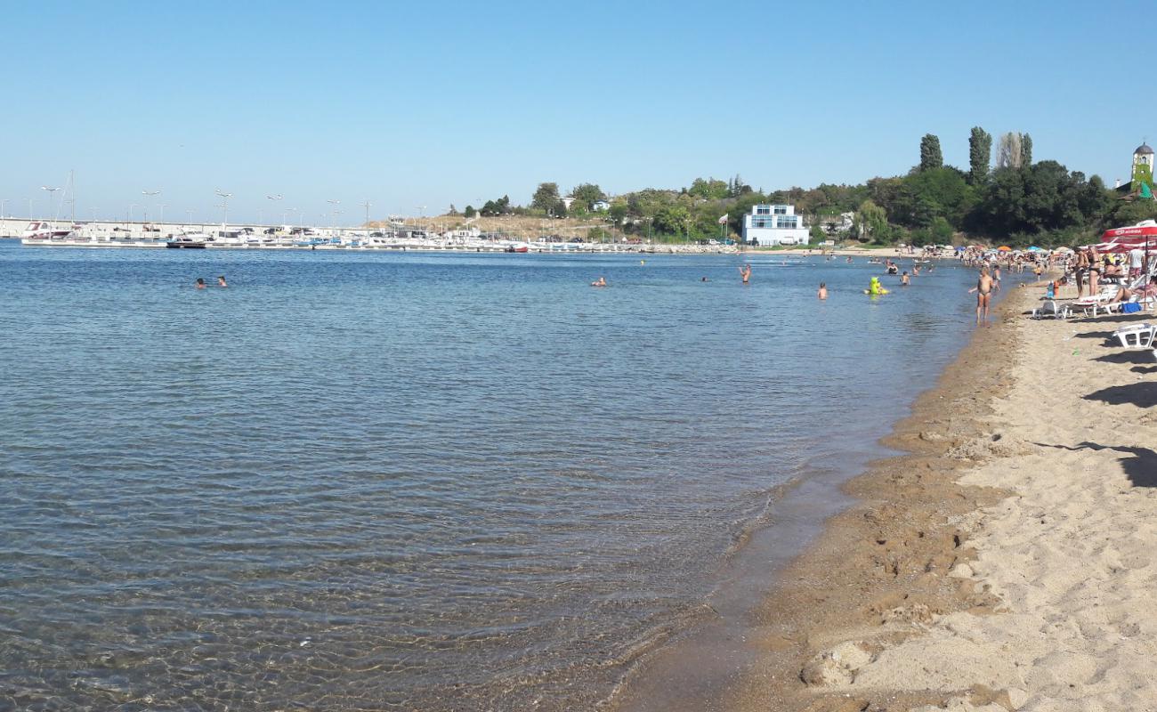 Photo de Chernomorets beach avec sable beige de surface