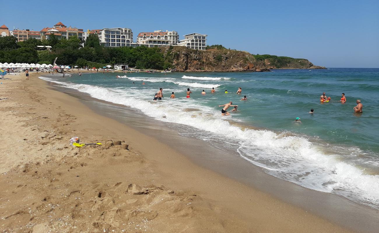 Photo de Butamyata beach avec sable lumineux de surface