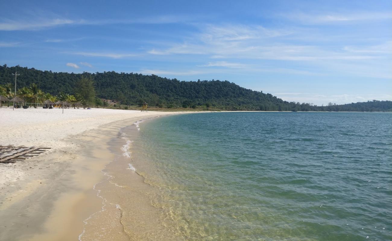 Photo de Dara Sakor Beach avec sable fin et lumineux de surface