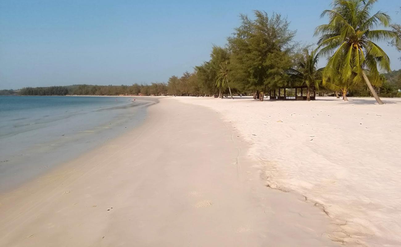 Photo de Prek Treng Beach avec sable fin blanc de surface