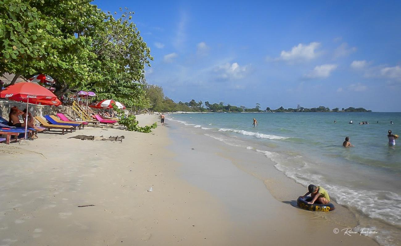 Photo de Independence Beach avec sable fin blanc de surface