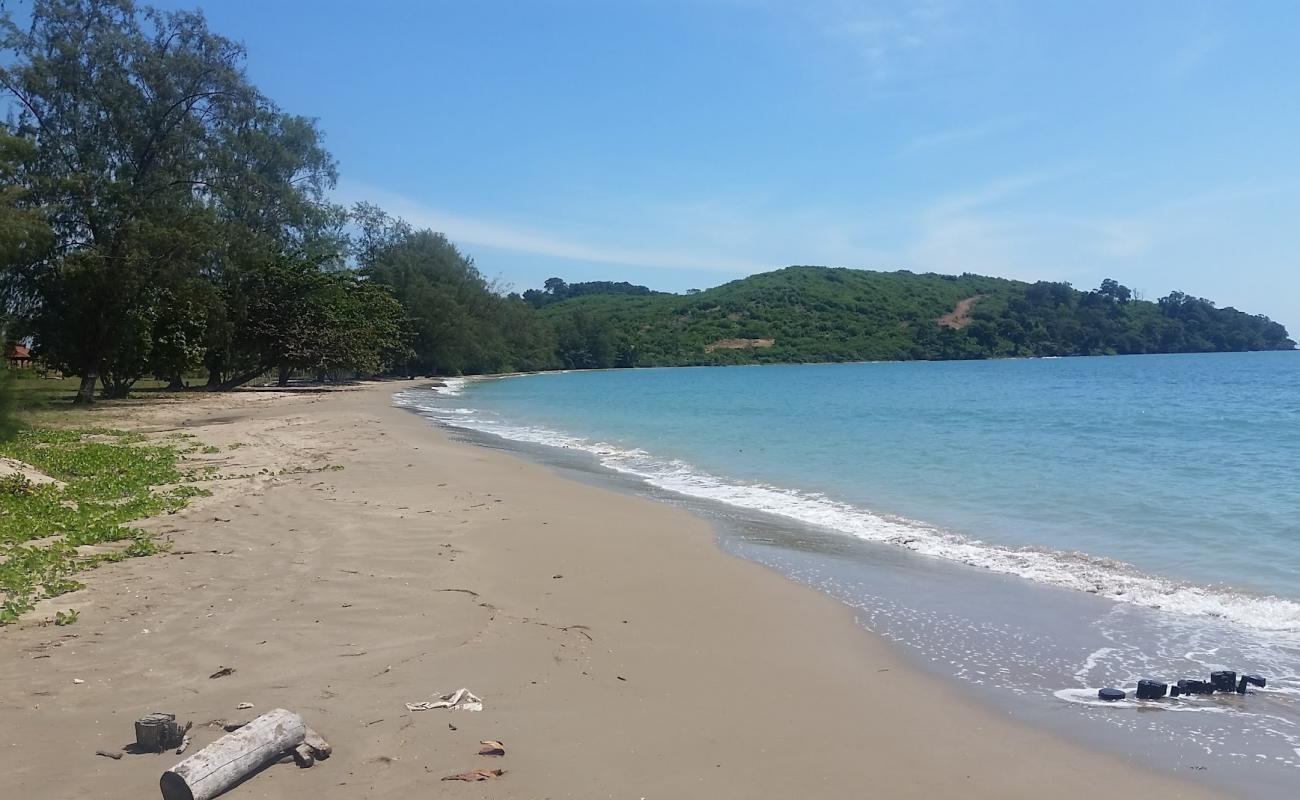 Photo de Kaoh Sramaoch Beach avec sable beige de surface