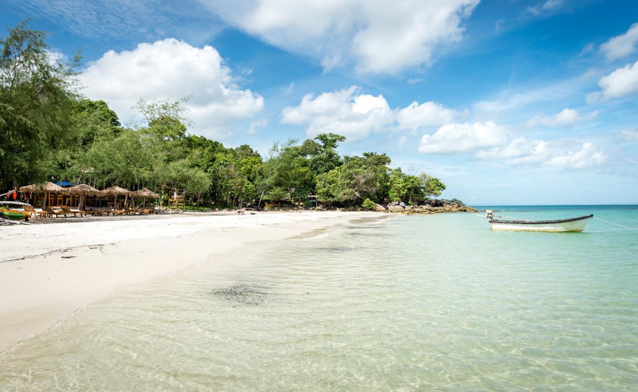 Photo de Kaoh Touch Beach avec sable lumineux de surface