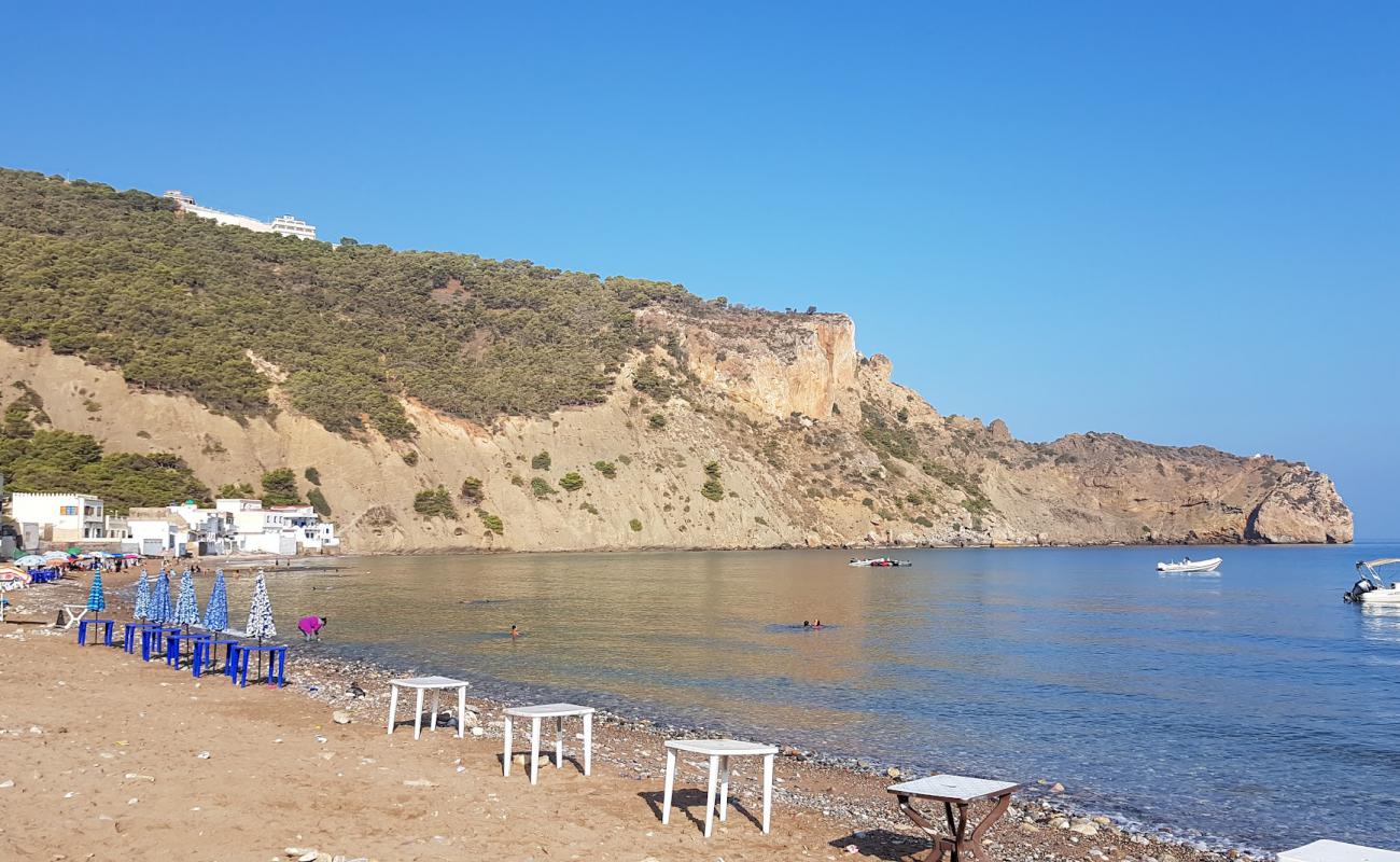 Photo de Plage Sidna Youchaa avec sable brillant et rochers de surface