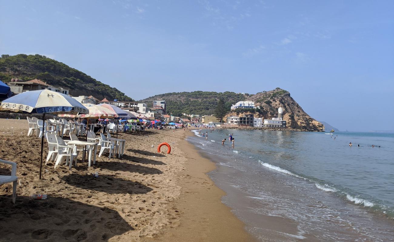 Photo de Plage du Puits avec sable beige fin de surface