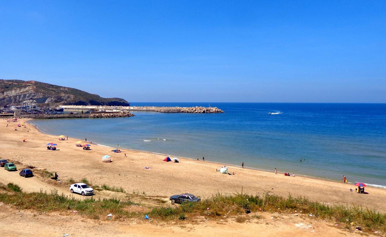 Photo de Plage Bouzedjar avec sable beige de surface