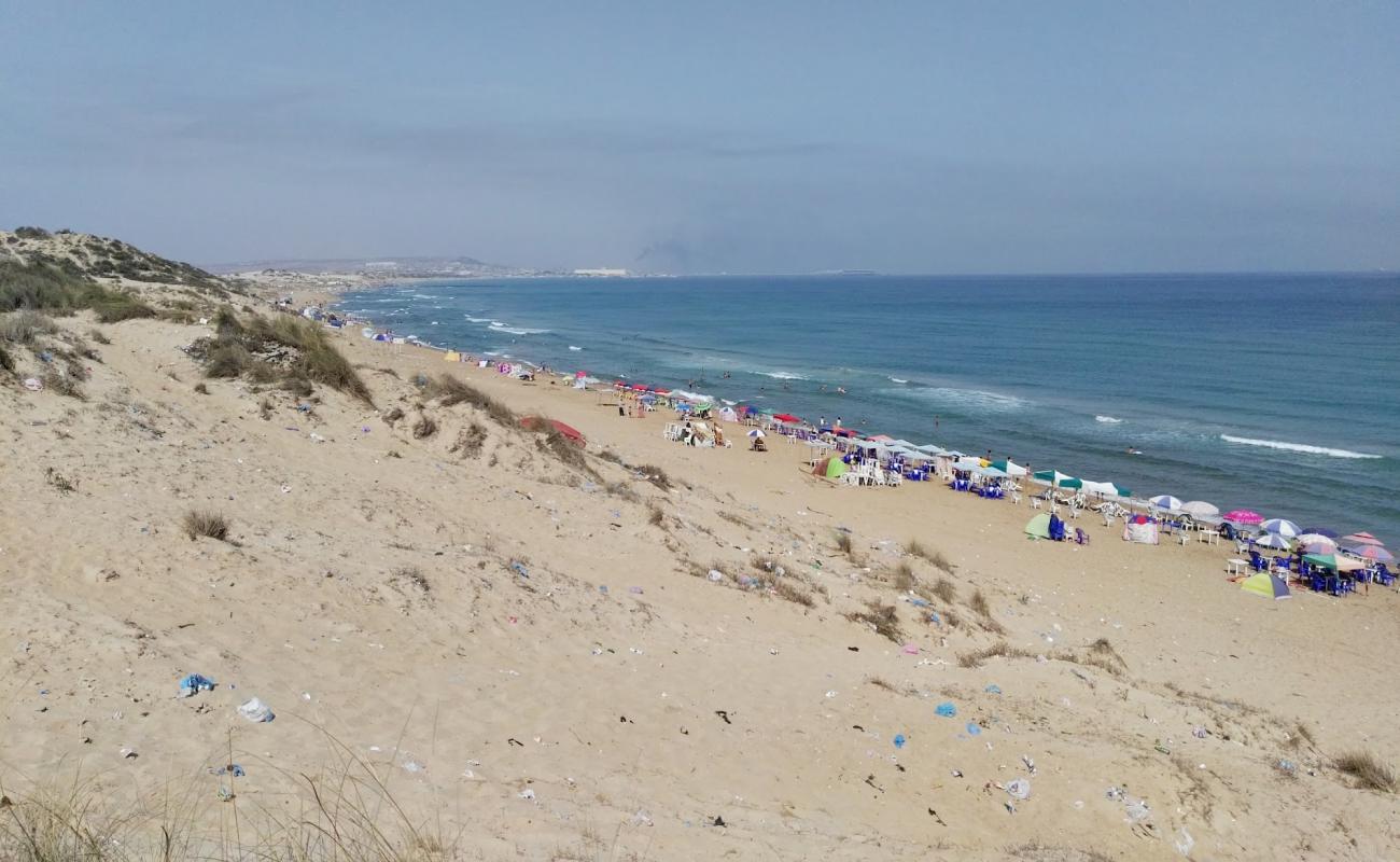 Photo de Sidi Mansour beach avec sable lumineux de surface