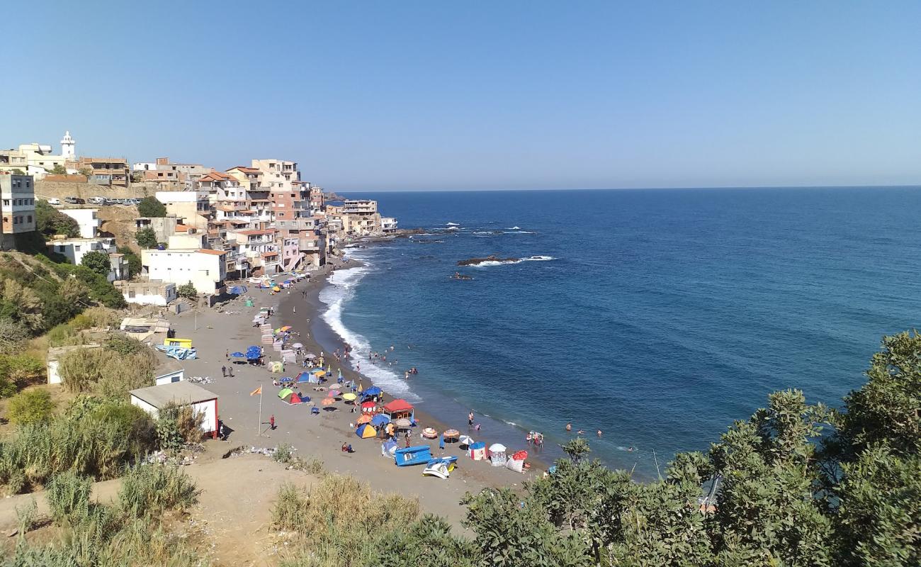 Photo de Beldj Beach avec petits galets beige de surface
