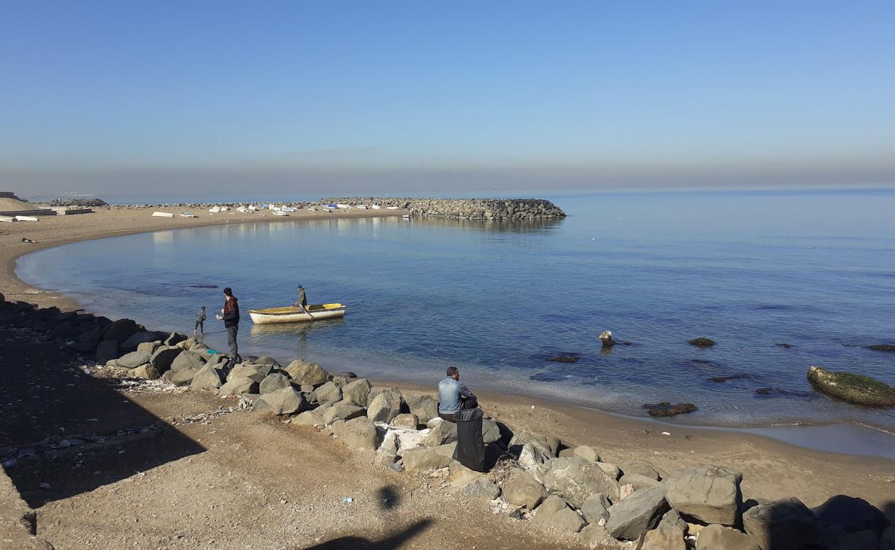 Photo de Plage La Sirene avec sable beige & pierres de surface