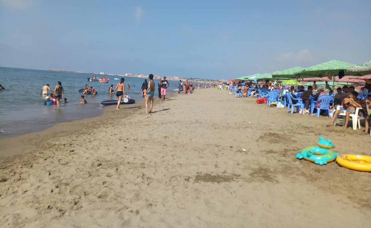 Photo de Plage Sghirate avec sable beige de surface