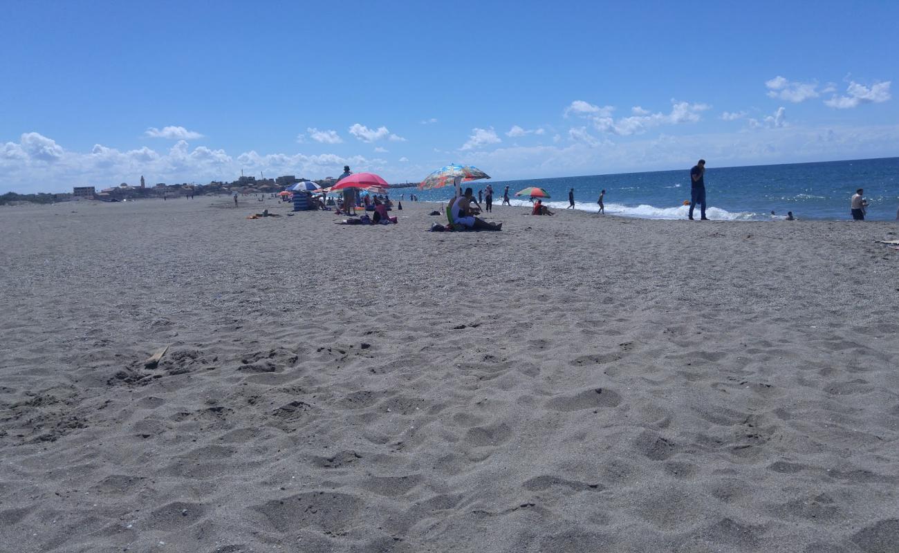 Photo de Plage Adim avec sable gris de surface