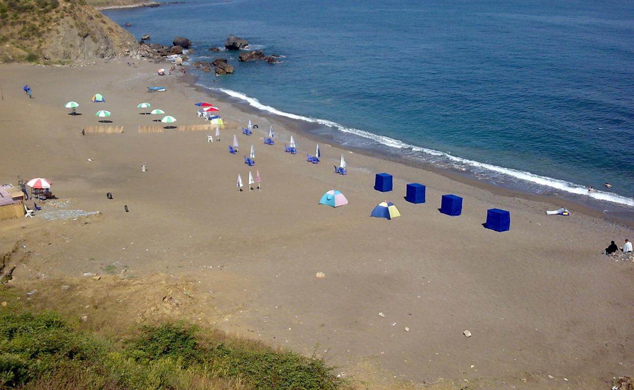 Photo de Plage d'El Oueldja avec caillou fin gris de surface