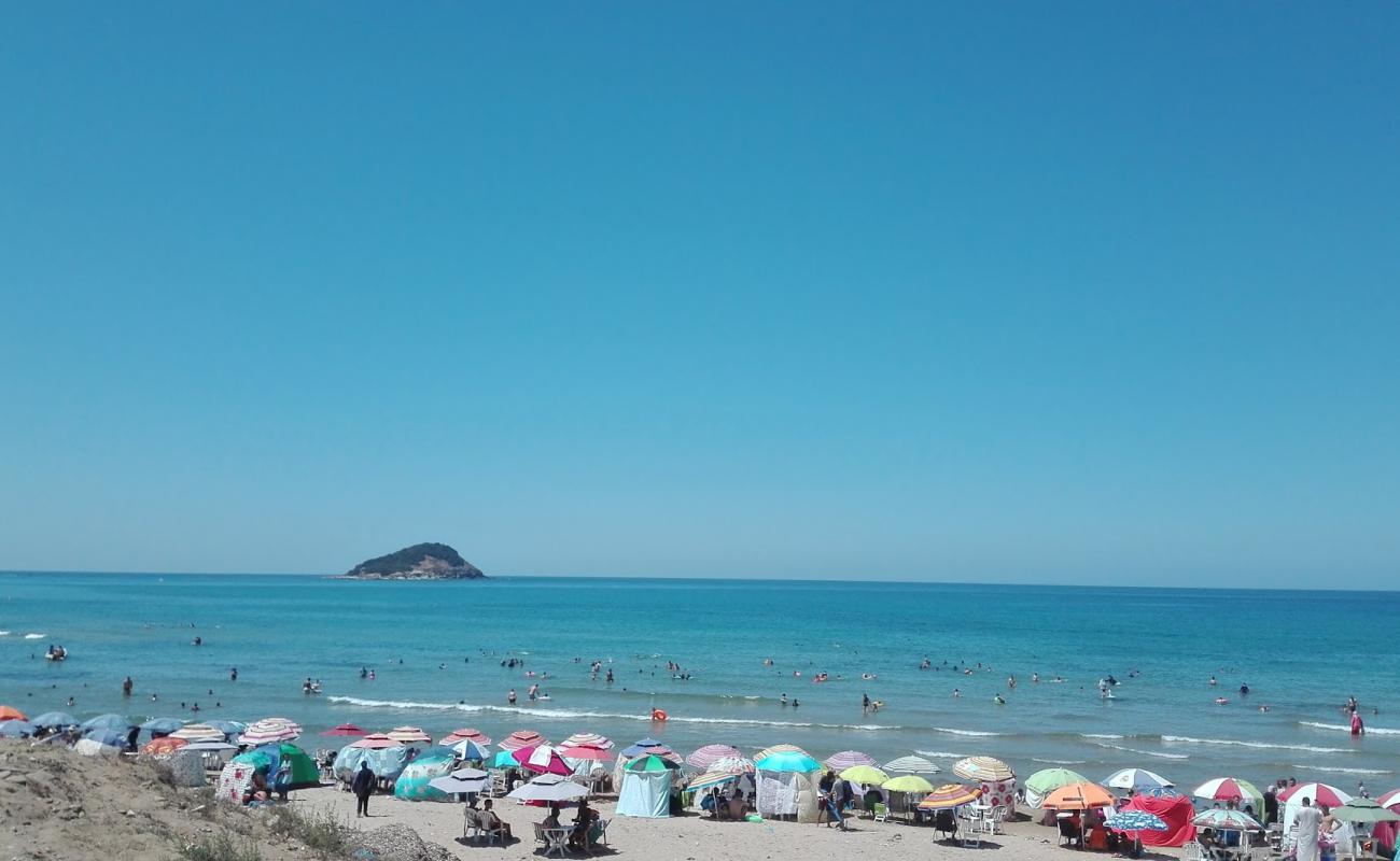 Photo de Awana Beach avec sable brillant et rochers de surface