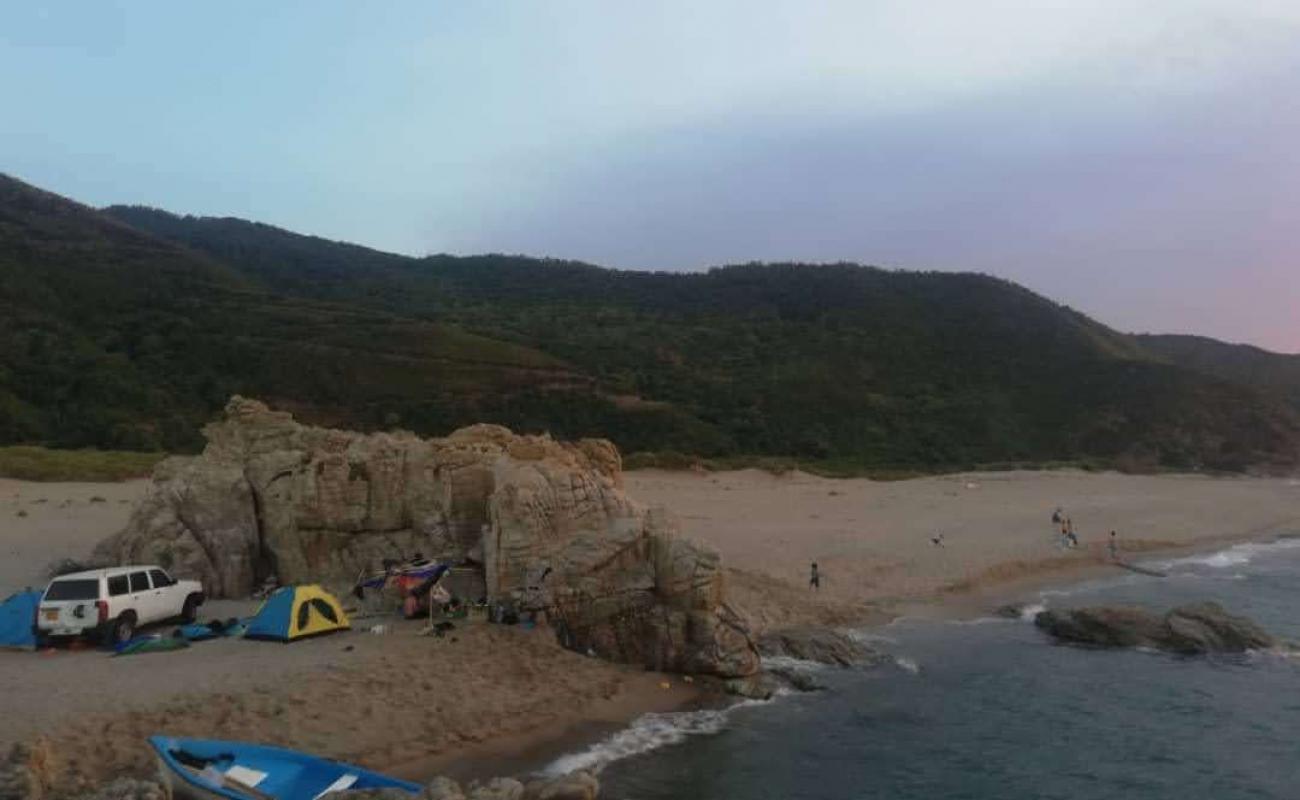 Photo de Plage Ayla, Oued Z"hor avec sable lumineux de surface