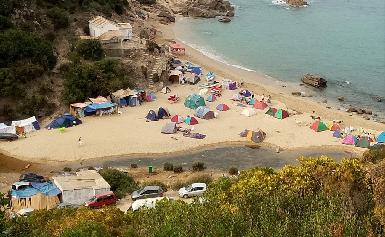 Photo de Marsa zitoun beach avec sable lumineux de surface