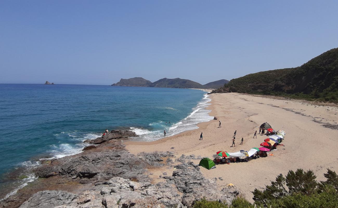 Photo de Oued Bibi Beach avec sable lumineux de surface