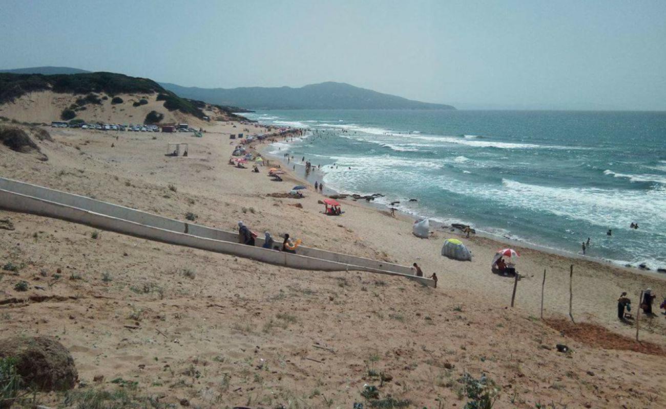 Photo de Plage Kaf Fatima avec sable lumineux de surface