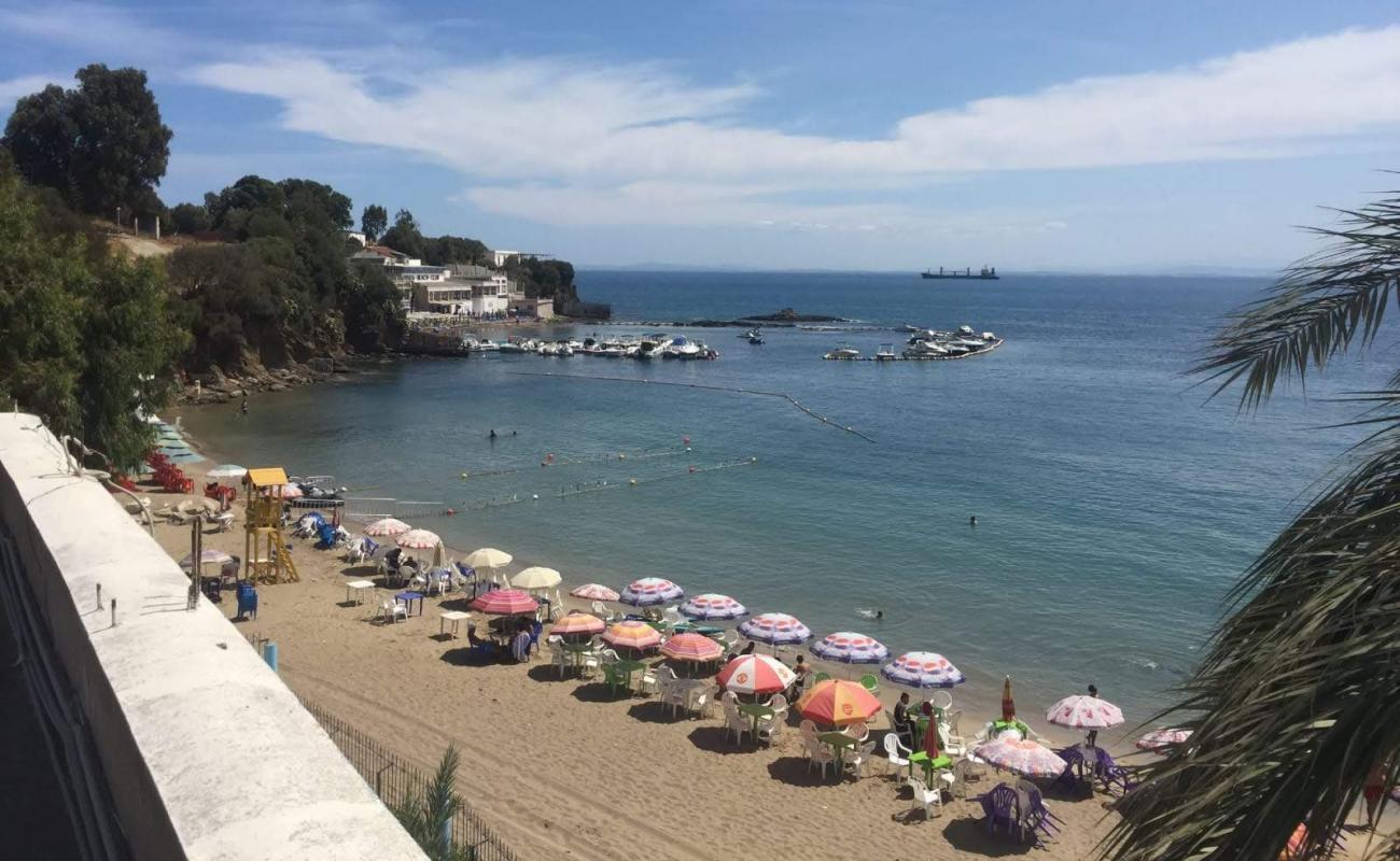 Photo de shaty almnzr aljmylPlage du Belvedere avec sable lumineux de surface