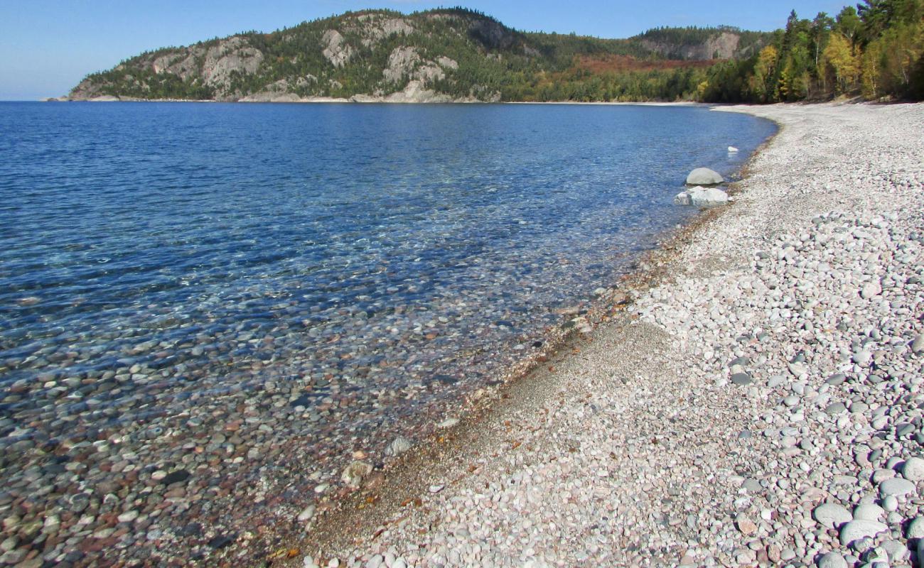 Photo de Alona Bay avec roches de surface