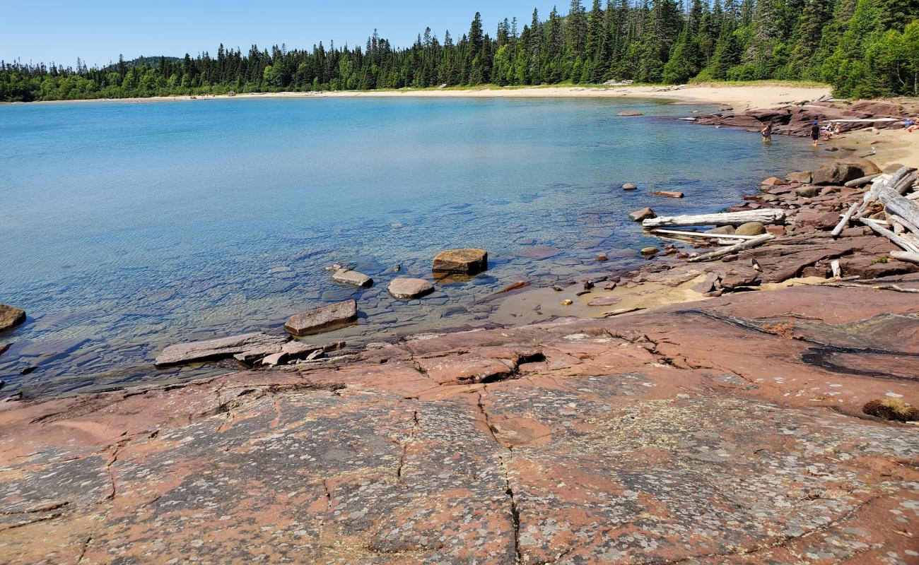 Photo de Carden Cove Beach avec sable lumineux de surface