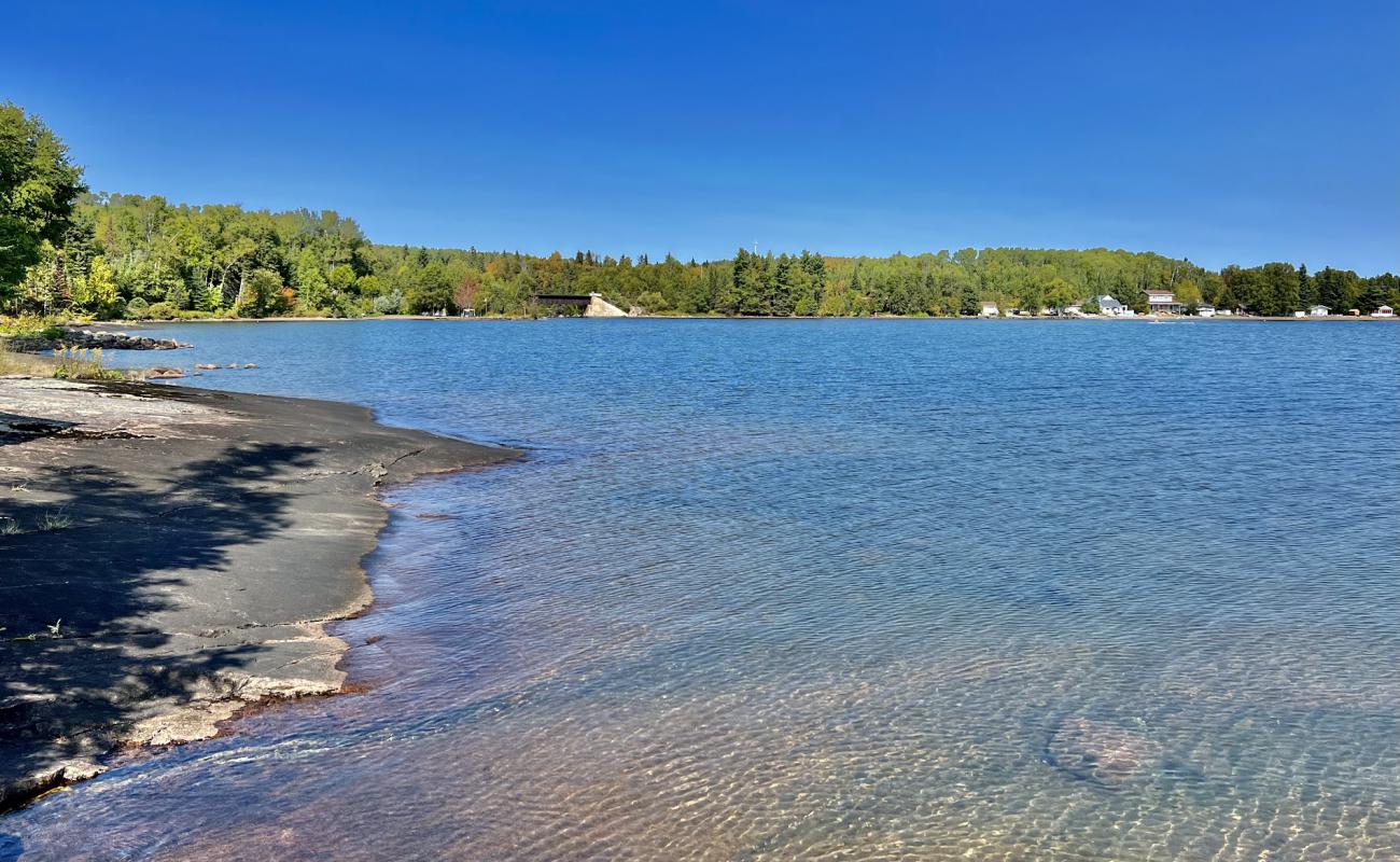 Photo de Mackenzie Point avec roches de surface