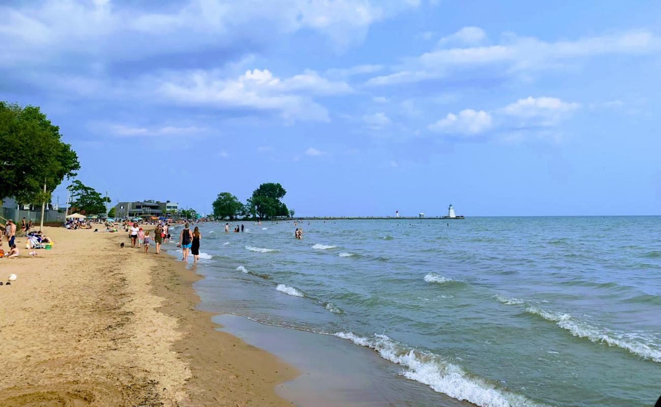 Photo de Port Dover Beach avec sable lumineux de surface