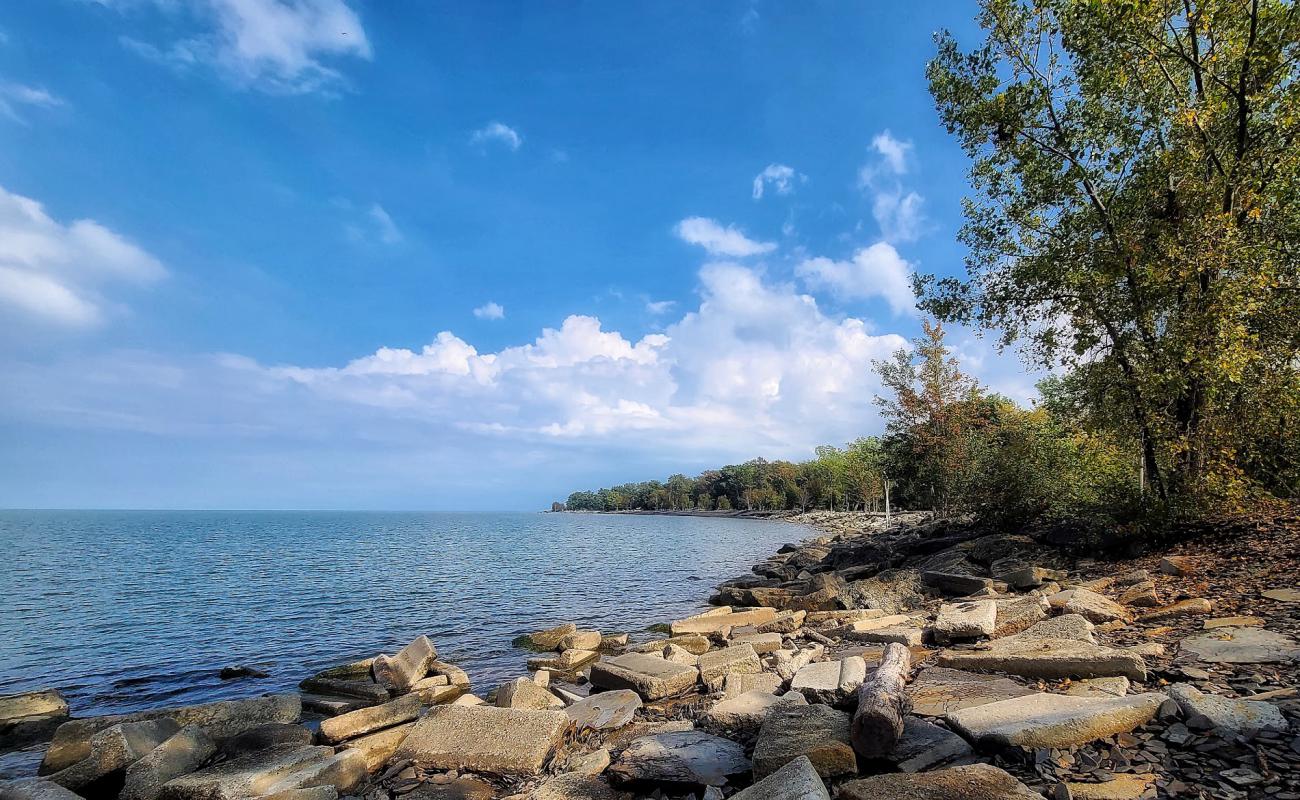 Photo de Kettle Point Park avec roches de surface