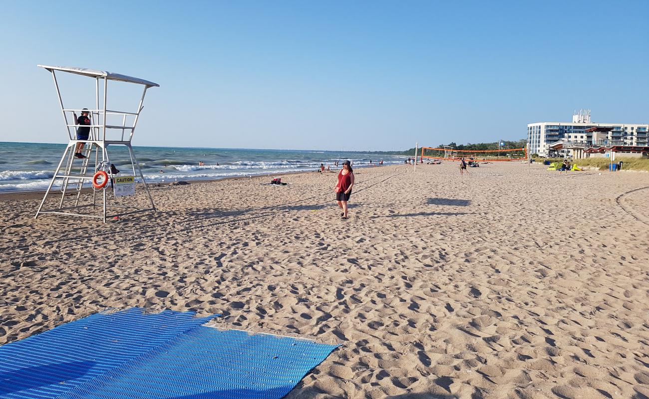 Photo de Grand Bend Beach avec sable lumineux de surface