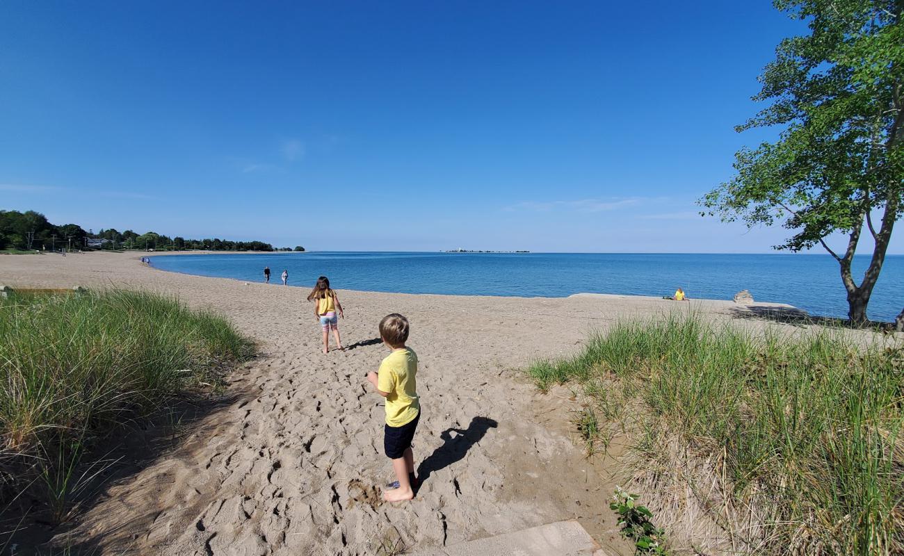 Photo de Southampton Beach avec sable beige de surface