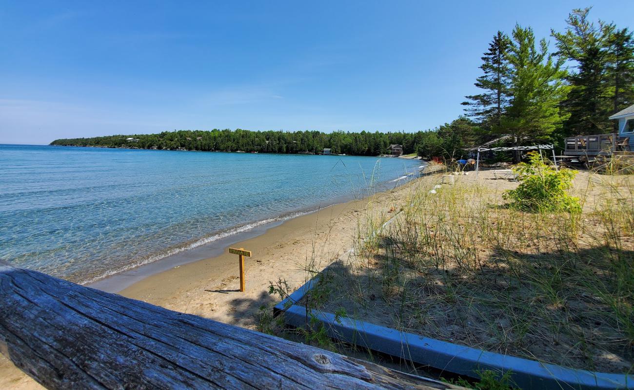 Photo de Dunks Bay avec sable lumineux de surface