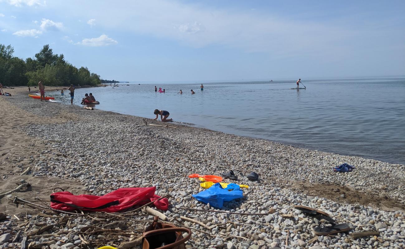 Photo de Peasemarsh Beach avec sable clair avec caillou de surface