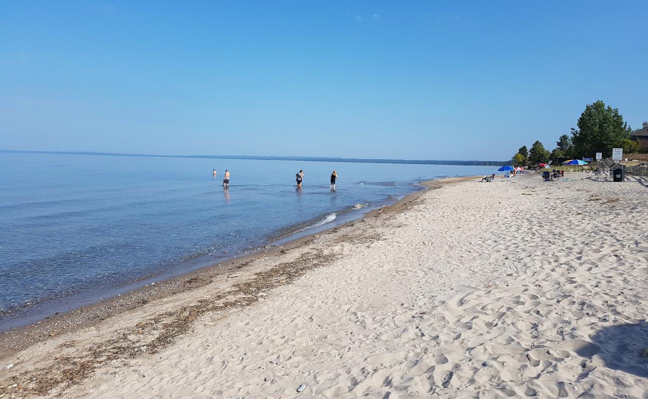 Photo de Bluewater Beach avec sable lumineux de surface