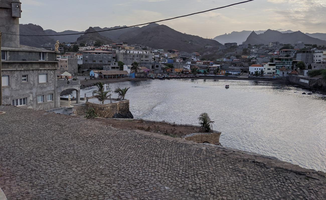 Photo de Porto Calheta avec sable noir avec caillou de surface