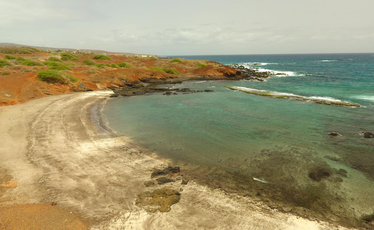 Photo de Playa Blanca avec sable gris avec caillou de surface