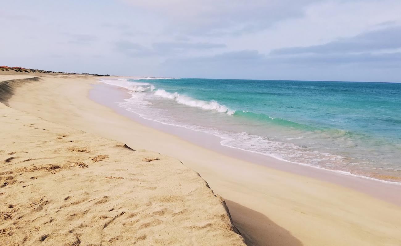 Photo de Morro Beach avec sable lumineux de surface