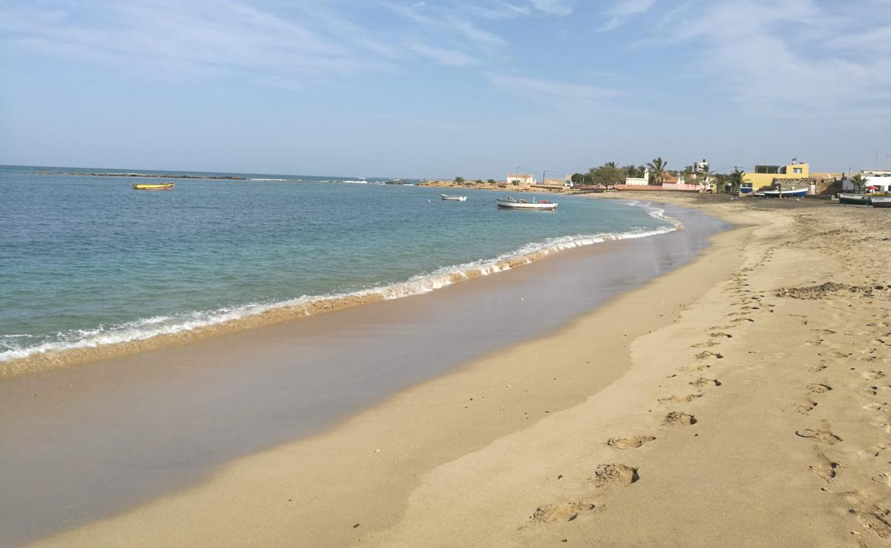 Photo de Calheta Beach avec sable gris de surface