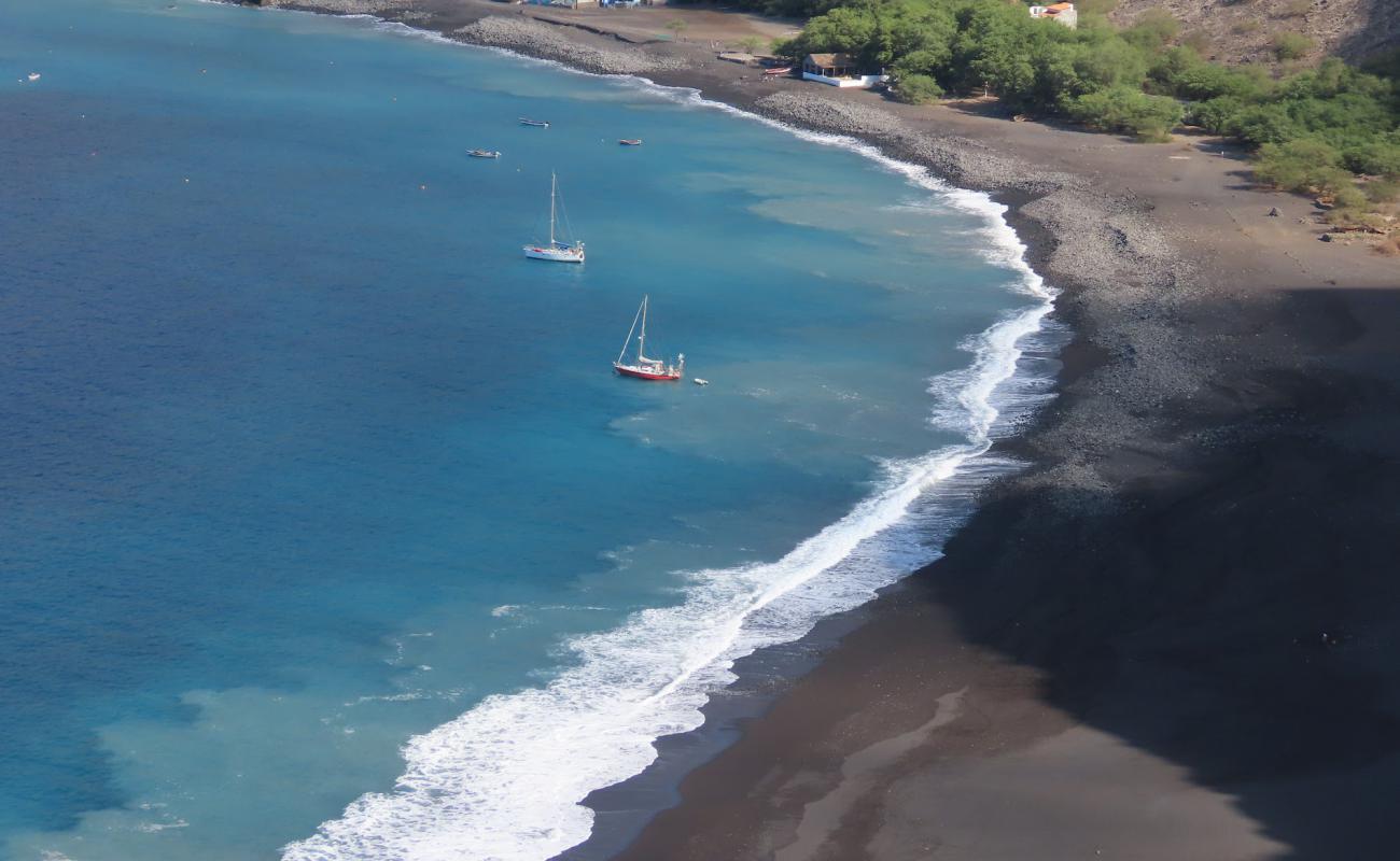 Photo de Tarrafal Beach avec sable noir de surface