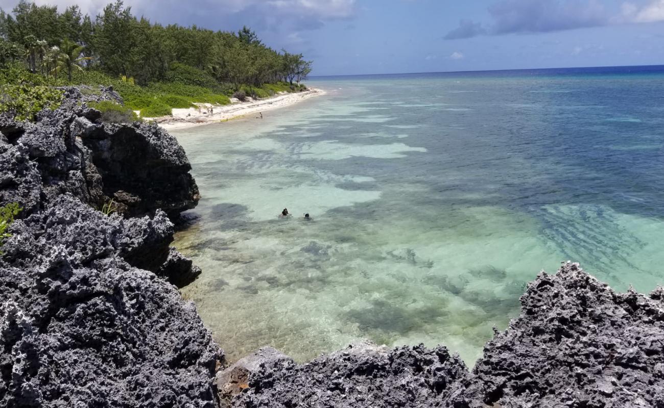 Photo de Barefoot beach avec sable fin et lumineux de surface