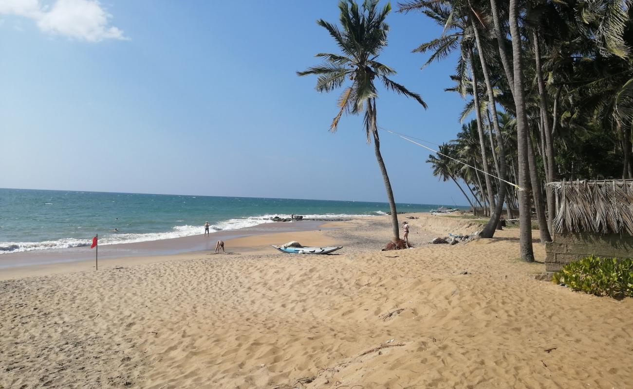 Photo de Golden Beach avec sable lumineux de surface