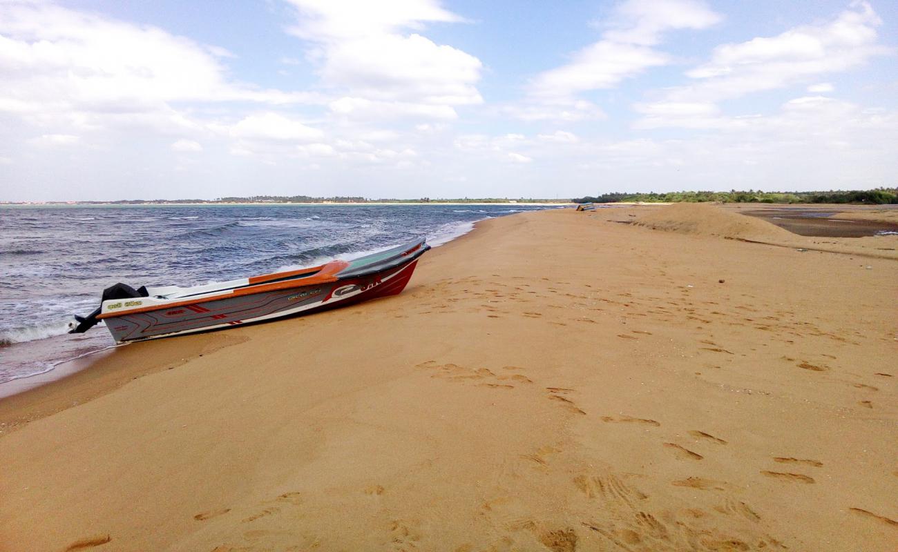 Photo de Chilaw Sand Spits Beach avec sable lumineux de surface