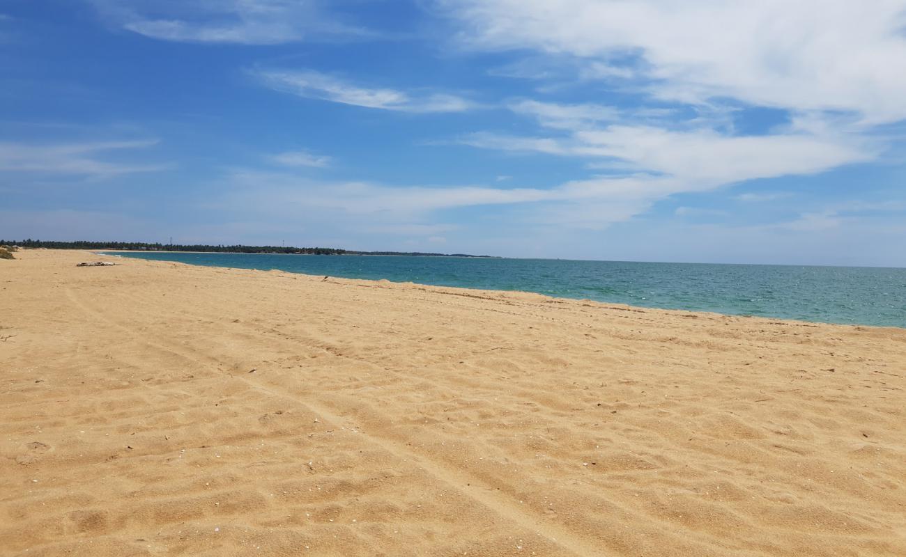 Photo de Kalpitiya Beach avec sable lumineux de surface