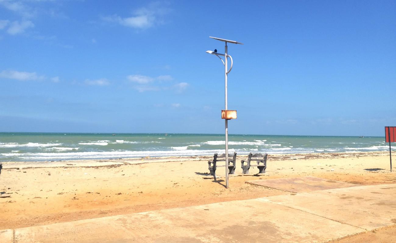 Photo de Pesalai Beach avec sable lumineux de surface