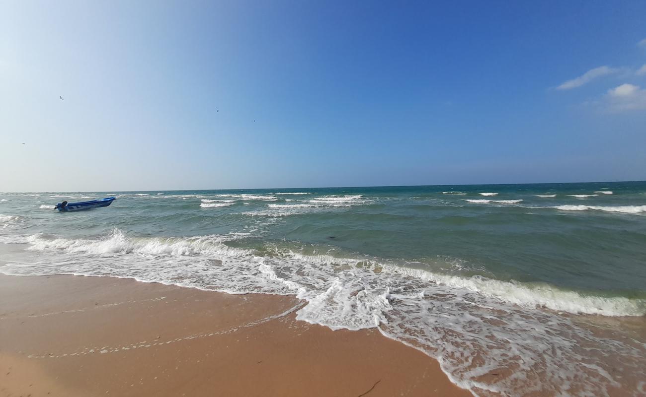 Photo de Vankalaippadu beach avec sable lumineux de surface