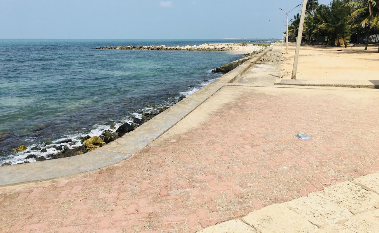 Photo de Keerimalai beach avec roches de surface