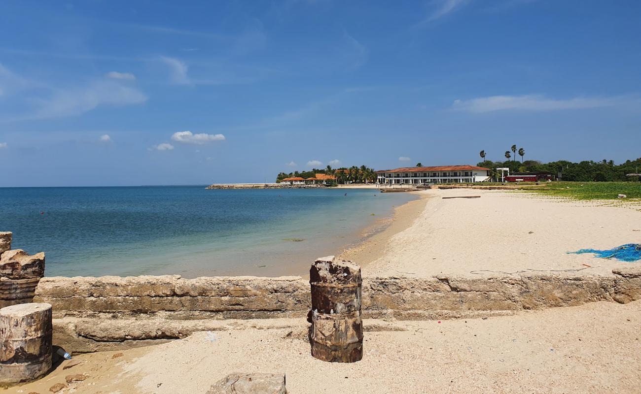 Photo de Kankesanthurai Beach avec sable lumineux de surface