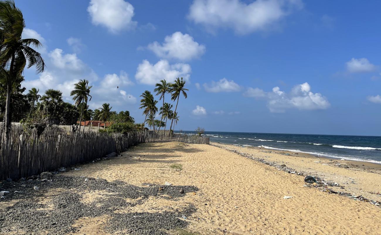 Photo de Moorkkam Beach avec sable lumineux de surface