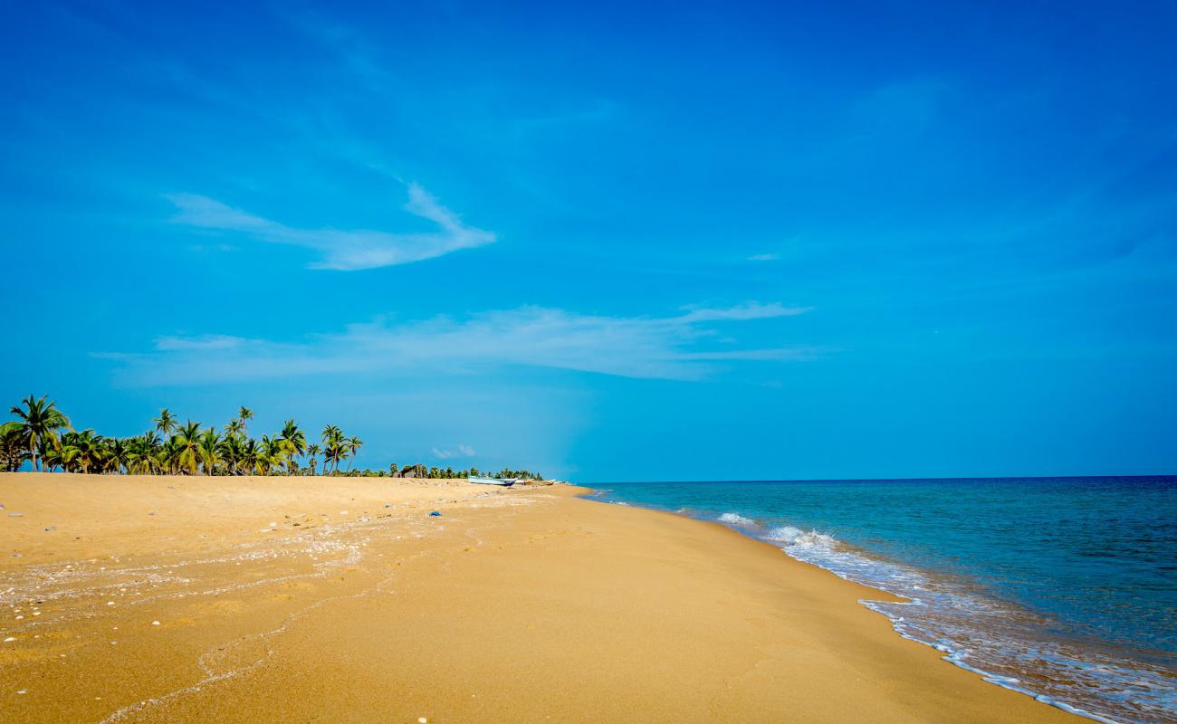 Photo de Umiya Beach avec sable beige de surface