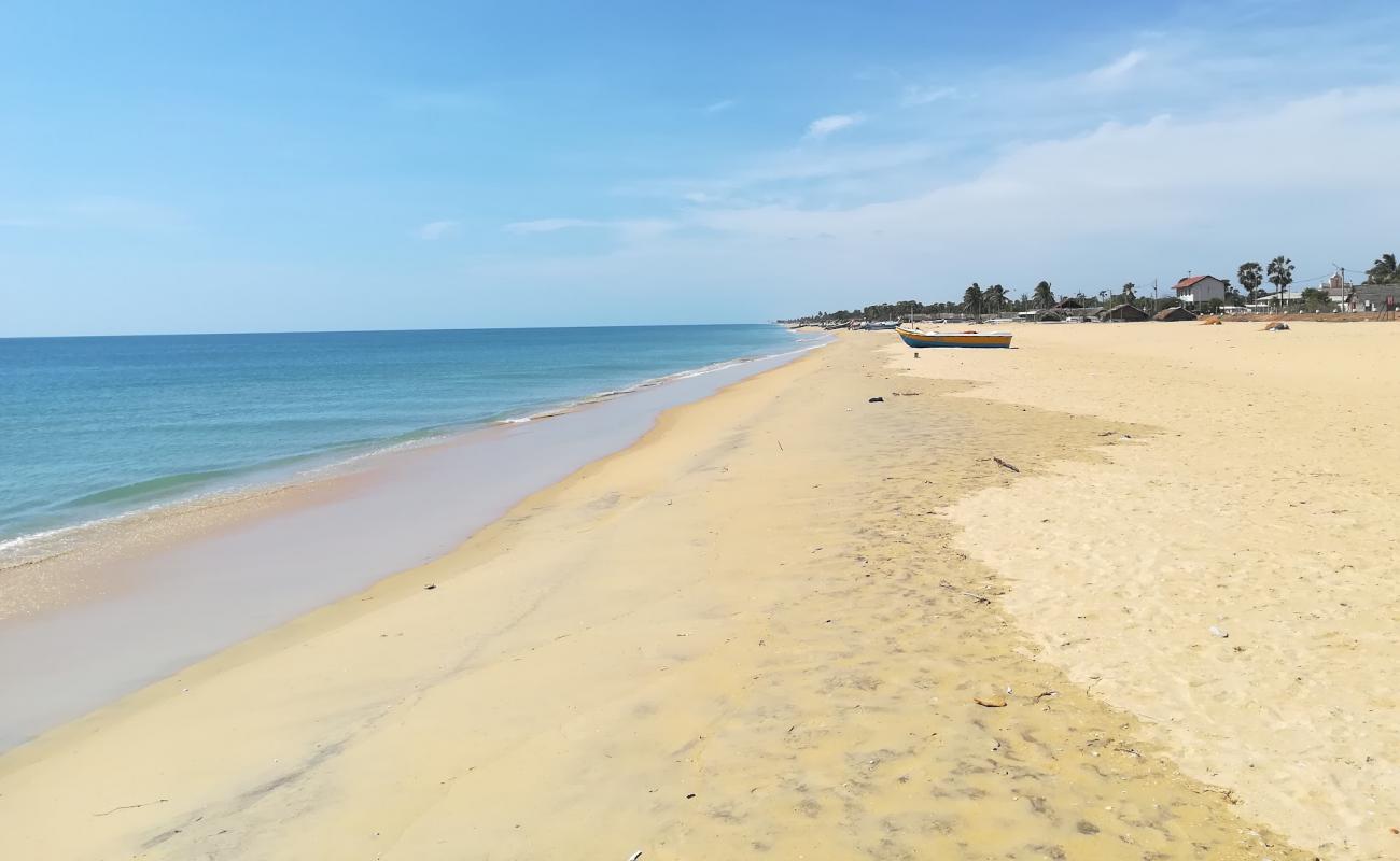 Photo de Mullaitivu beach avec sable beige de surface